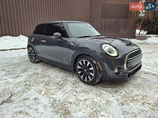 Серый Мини Купер, объемом двигателя 2 л и пробегом 97 тыс. км за 18000 $, фото 1 на Automoto.ua