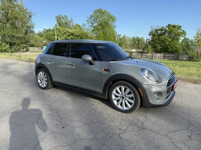 Сірий Міні Cooper, об'ємом двигуна 1.5 л та пробігом 165 тис. км за 13300 $, фото 1 на Automoto.ua
