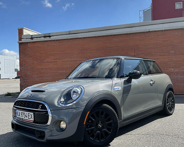 Серый Мини Купер, объемом двигателя 2 л и пробегом 38 тыс. км за 25300 $, фото 1 на Automoto.ua