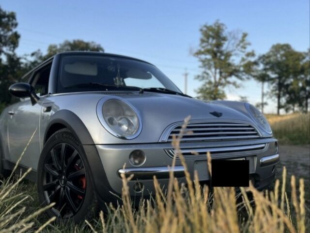 Серый Мини Купер, объемом двигателя 2 л и пробегом 269 тыс. км за 4250 $, фото 1 на Automoto.ua
