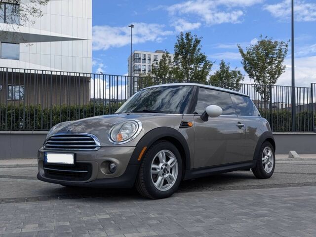 Серый Мини Купер, объемом двигателя 1.6 л и пробегом 130 тыс. км за 9500 $, фото 1 на Automoto.ua