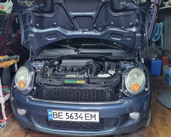 Синий Мини Купер, объемом двигателя 1.6 л и пробегом 80 тыс. км за 5000 $, фото 1 на Automoto.ua