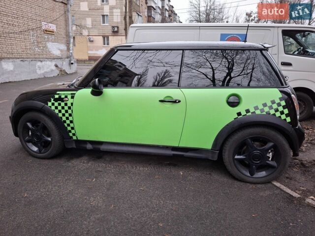 Зелений Міні Cooper, об'ємом двигуна 1.6 л та пробігом 146 тис. км за 3900 $, фото 1 на Automoto.ua
