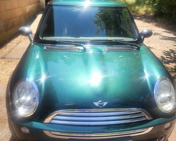 Зеленый Мини Купер, объемом двигателя 1.6 л и пробегом 285 тыс. км за 5050 $, фото 1 на Automoto.ua