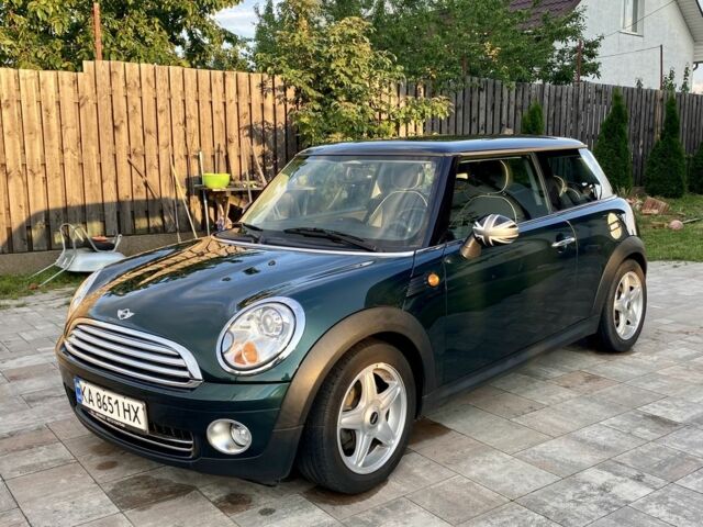 Зеленый Мини Купер, объемом двигателя 1.6 л и пробегом 112 тыс. км за 8000 $, фото 1 на Automoto.ua