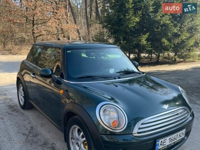 Зеленый Мини Купер, объемом двигателя 1.6 л и пробегом 204 тыс. км за 5500 $, фото 1 на Automoto.ua