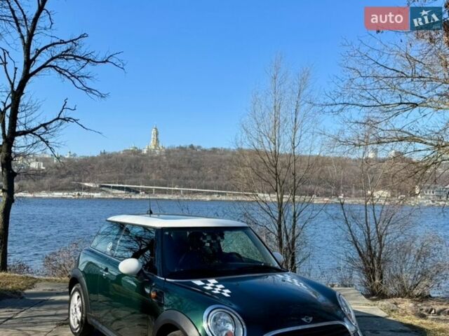 Зеленый Мини Купер, объемом двигателя 1.6 л и пробегом 132 тыс. км за 8950 $, фото 1 на Automoto.ua