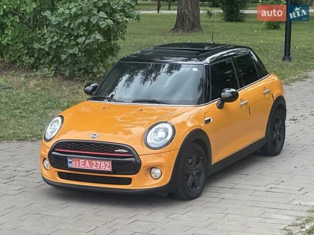 Оранжевый Мини Купер, объемом двигателя 1.5 л и пробегом 136 тыс. км за 13500 $, фото 1 на Automoto.ua