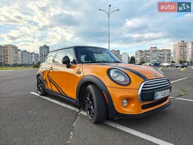 Помаранчевий Міні Cooper, об'ємом двигуна 1.5 л та пробігом 140 тис. км за 11699 $, фото 1 на Automoto.ua