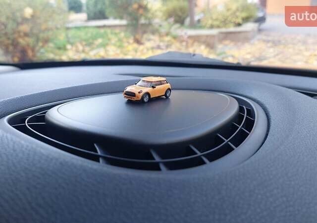 Оранжевый Мини Купер, объемом двигателя 1.5 л и пробегом 126 тыс. км за 11800 $, фото 1 на Automoto.ua