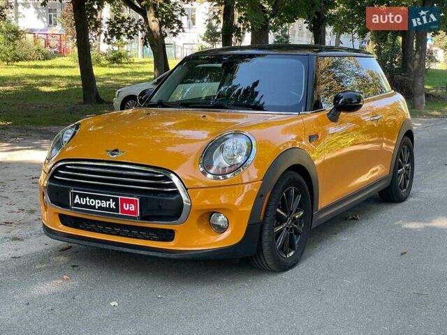 Помаранчевий Міні Cooper, об'ємом двигуна 1.5 л та пробігом 122 тис. км за 12490 $, фото 1 на Automoto.ua