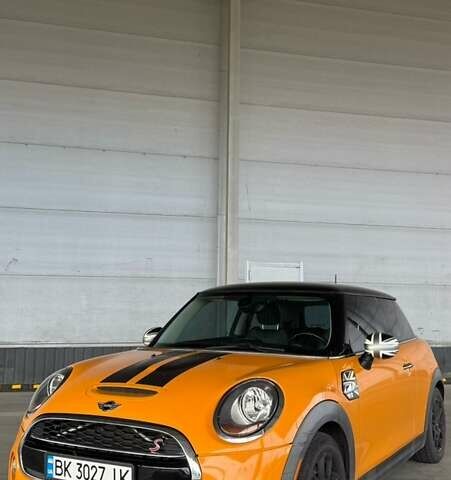 Міні Cooper 2014 у Рівному на Automoto.ua Помаранчевий Міні Cooper, об'ємом двигуна 2 л та пробігом 162 тис. км за 12000 $, фото 1 на Automoto.ua