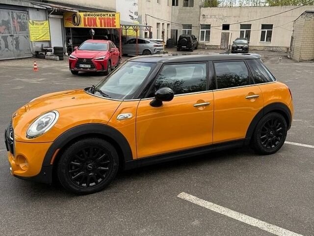Помаранчевий Міні Cooper, об'ємом двигуна 2 л та пробігом 104 тис. км за 13000 $, фото 1 на Automoto.ua