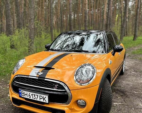 Помаранчевий Міні Cooper, об'ємом двигуна 2 л та пробігом 98 тис. км за 15500 $, фото 1 на Automoto.ua