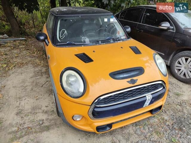 Оранжевый Мини Купер, объемом двигателя 2 л и пробегом 115 тыс. км за 8400 $, фото 1 на Automoto.ua
