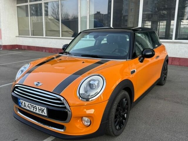 Помаранчевий Міні Cooper, об'ємом двигуна 1.5 л та пробігом 111 тис. км за 12400 $, фото 1 на Automoto.ua