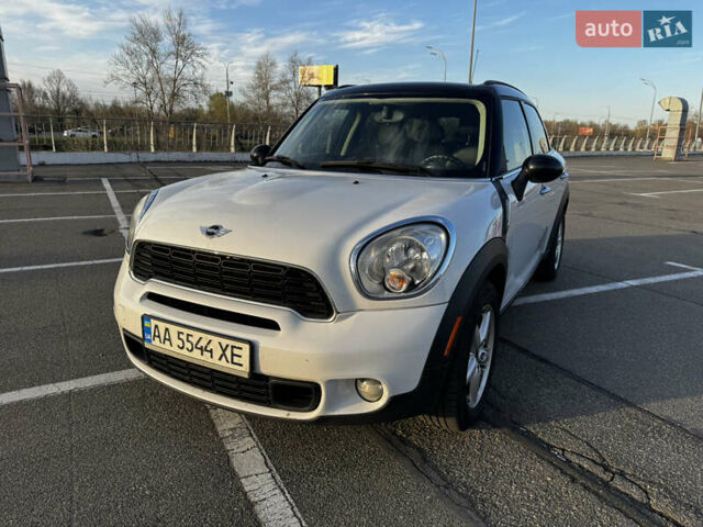 Білий Міні Кантрімен, об'ємом двигуна 1.6 л та пробігом 165 тис. км за 12500 $, фото 1 на Automoto.ua