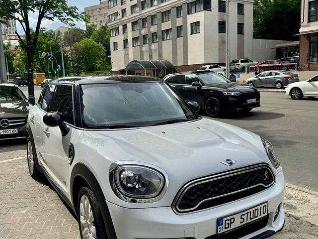 Белый Мини Кантримен, объемом двигателя 2 л и пробегом 95 тыс. км за 19000 $, фото 1 на Automoto.ua