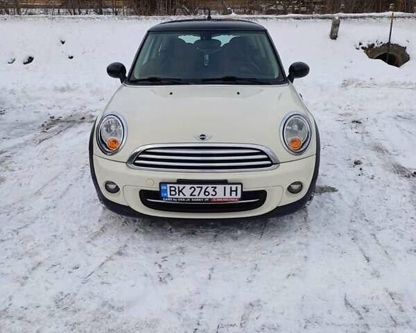 Бежевый Мини Coupe, объемом двигателя 1.6 л и пробегом 268 тыс. км за 5500 $, фото 1 на Automoto.ua