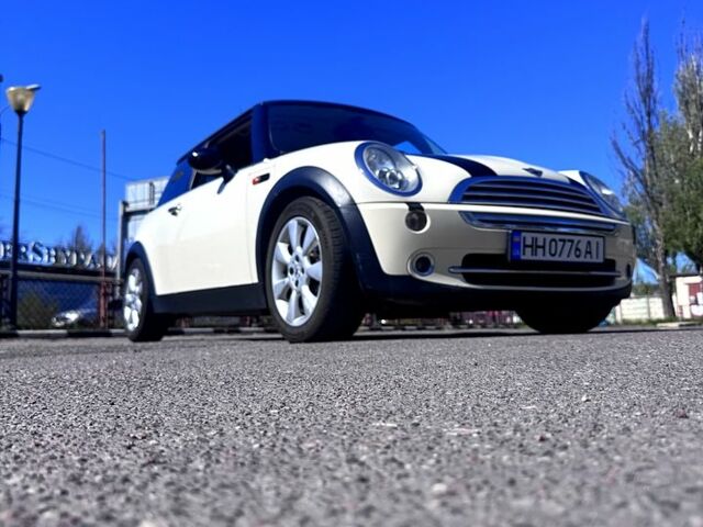 Белый Мини Hatch, объемом двигателя 1.6 л и пробегом 0 тыс. км за 5600 $, фото 1 на Automoto.ua