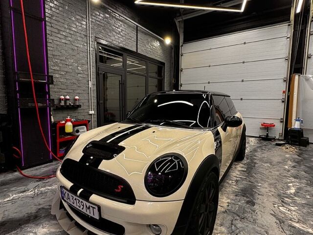 Білий Міні Hatch, об'ємом двигуна 1.6 л та пробігом 1480 тис. км за 9000 $, фото 1 на Automoto.ua