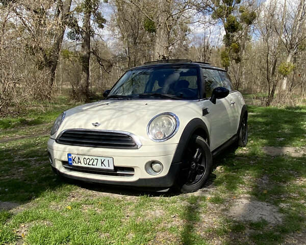 Білий Міні Hatch, об'ємом двигуна 1.6 л та пробігом 245 тис. км за 4500 $, фото 1 на Automoto.ua