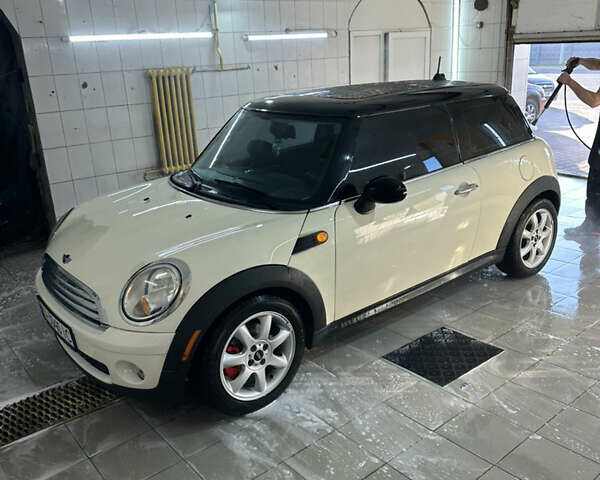 Білий Міні Hatch, об'ємом двигуна 1.6 л та пробігом 207 тис. км за 7200 $, фото 1 на Automoto.ua