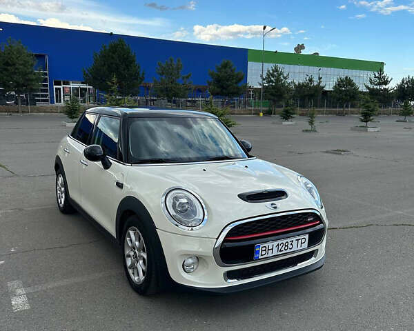 Белый Мини Hatch, объемом двигателя 1.5 л и пробегом 79 тыс. км за 13400 $, фото 1 на Automoto.ua