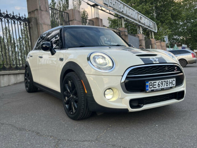 Белый Мини Hatch, объемом двигателя 2 л и пробегом 103 тыс. км за 13200 $, фото 1 на Automoto.ua