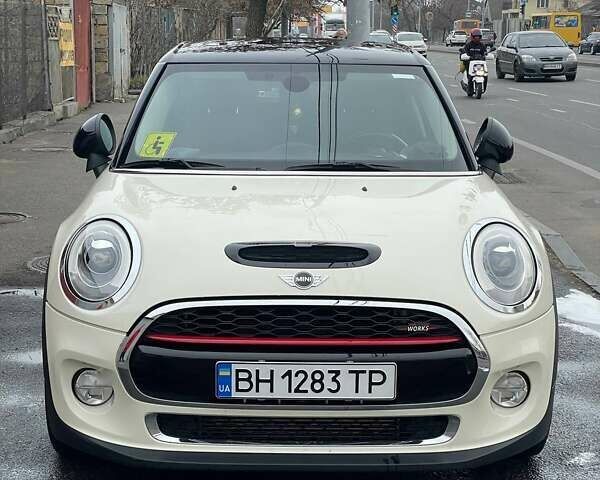 Белый Мини Hatch, объемом двигателя 1.5 л и пробегом 79 тыс. км за 13800 $, фото 1 на Automoto.ua