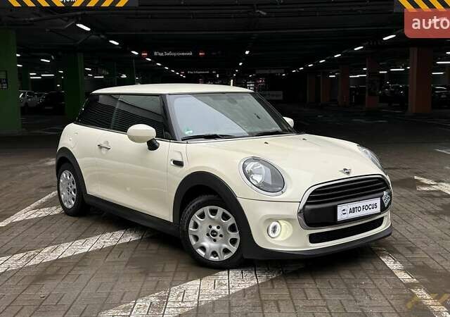 Білий Міні Hatch, об'ємом двигуна 1.5 л та пробігом 58 тис. км за 16990 $, фото 1 на Automoto.ua