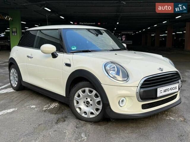 Білий Міні Hatch, об'ємом двигуна 1.5 л та пробігом 57 тис. км за 17490 $, фото 1 на Automoto.ua