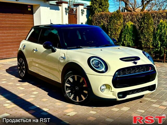 Белый Мини Hatch, объемом двигателя 2 л и пробегом 100 тыс. км за 16150 $, фото 1 на Automoto.ua