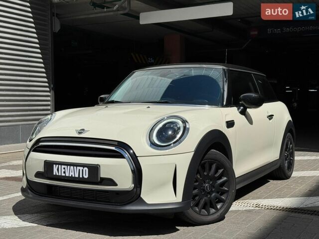 Белый Мини Hatch, объемом двигателя 1.5 л и пробегом 35 тыс. км за 26500 $, фото 1 на Automoto.ua