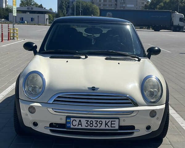 Бежевый Мини Hatch, объемом двигателя 1.6 л и пробегом 166 тыс. км за 5200 $, фото 1 на Automoto.ua