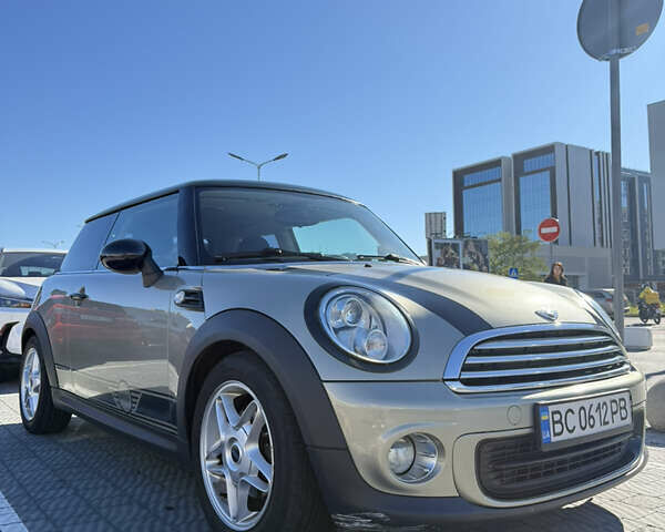 Бежевий Міні Hatch, об'ємом двигуна 1.6 л та пробігом 111 тис. км за 7000 $, фото 1 на Automoto.ua