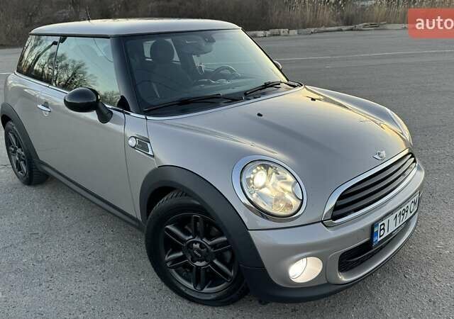 Бежевый Мини Hatch, объемом двигателя 1.6 л и пробегом 229 тыс. км за 7500 $, фото 1 на Automoto.ua