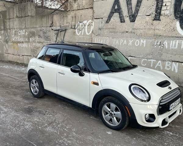 Бежевий Міні Hatch, об'ємом двигуна 1.5 л та пробігом 82 тис. км за 11100 $, фото 1 на Automoto.ua