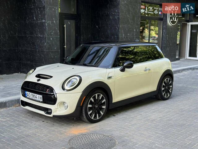 Бежевый Мини Hatch, объемом двигателя 2 л и пробегом 118 тыс. км за 18800 $, фото 1 на Automoto.ua