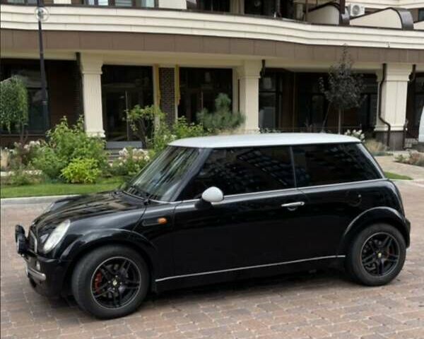 Черный Мини Hatch, объемом двигателя 1.6 л и пробегом 302 тыс. км за 4800 $, фото 1 на Automoto.ua