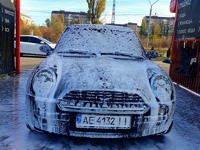Черный Мини Hatch, объемом двигателя 1.6 л и пробегом 195 тыс. км за 4800 $, фото 1 на Automoto.ua