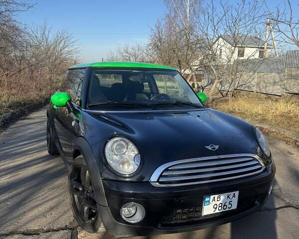 Черный Мини Hatch, объемом двигателя 1.6 л и пробегом 202 тыс. км за 4900 $, фото 1 на Automoto.ua