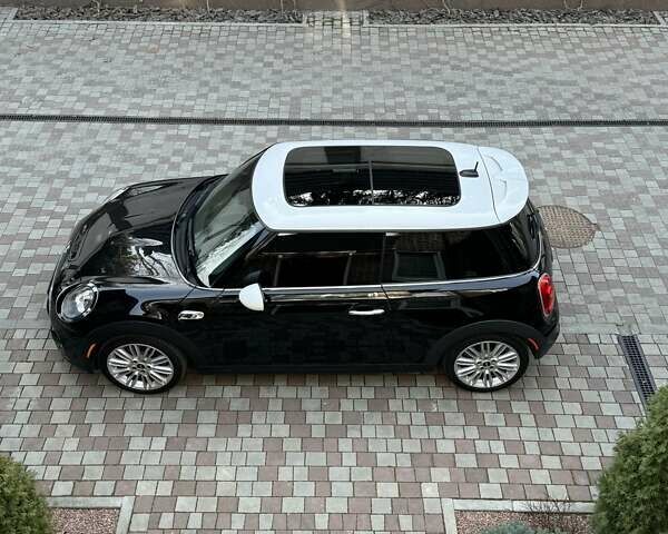 Чорний Міні Hatch, об'ємом двигуна 2 л та пробігом 83 тис. км за 18000 $, фото 1 на Automoto.ua