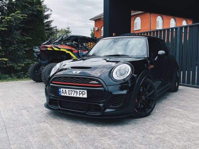 Черный Мини Hatch, объемом двигателя 2 л и пробегом 60 тыс. км за 27000 $, фото 1 на Automoto.ua