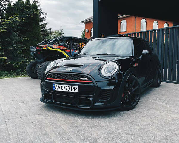 Черный Мини Hatch, объемом двигателя 2 л и пробегом 60 тыс. км за 27000 $, фото 1 на Automoto.ua