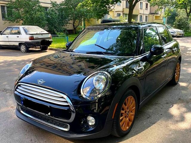 Черный Мини Hatch, объемом двигателя 1.5 л и пробегом 58 тыс. км за 16000 $, фото 1 на Automoto.ua
