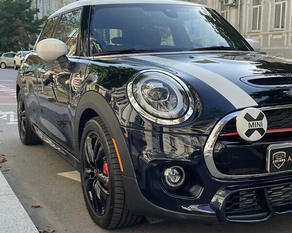 Черный Мини Hatch, объемом двигателя 2 л и пробегом 9 тыс. км за 30999 $, фото 1 на Automoto.ua