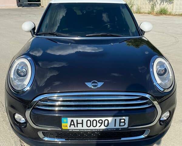 Коричневый Мини Hatch, объемом двигателя 1.5 л и пробегом 33 тыс. км за 13999 $, фото 1 на Automoto.ua