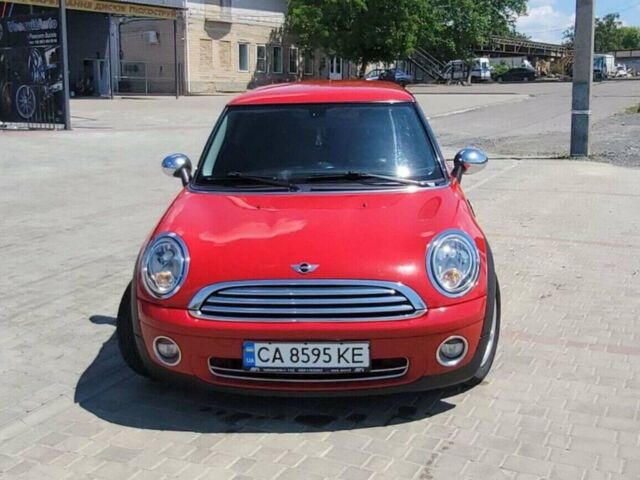 Червоний Міні Hatch, об'ємом двигуна 1.4 л та пробігом 225 тис. км за 6800 $, фото 1 на Automoto.ua