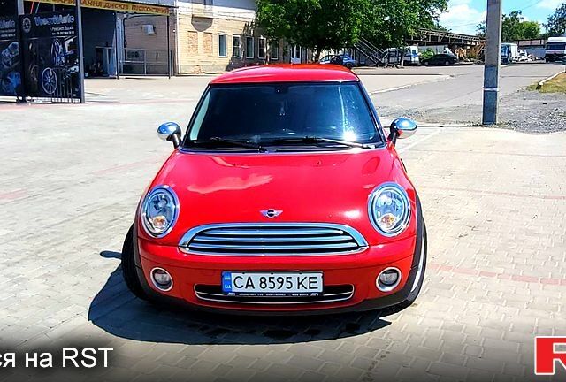 Красный Мини Hatch, объемом двигателя 1.4 л и пробегом 180 тыс. км за 7500 $, фото 1 на Automoto.ua